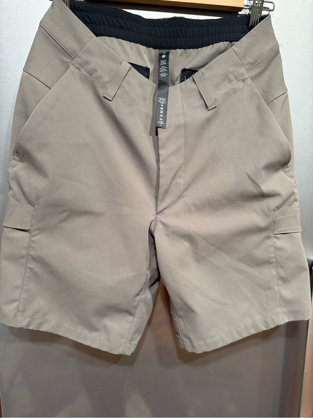lululemon athletica Men's Cargo Shorts ,size 30